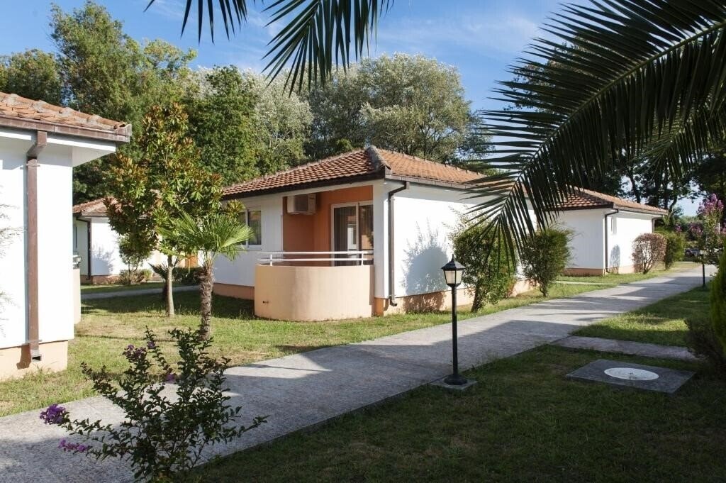 Територія VELIKA PLAZA (ex. Velika Plaza Hotel) 2*