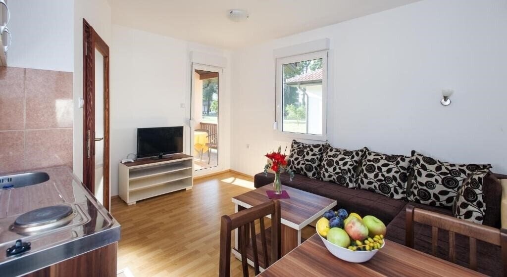 Панорама VELIKA PLAZA (ex. Velika Plaza Hotel) 2*