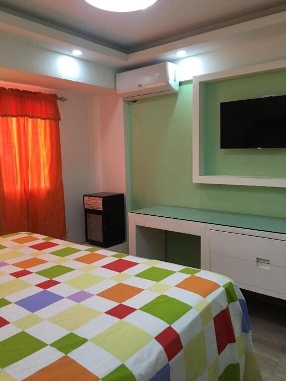 Панорама Hotel Hamilton (ex. Hamilton Beach Resort, Hotel Restaurant Hamilton) 3*