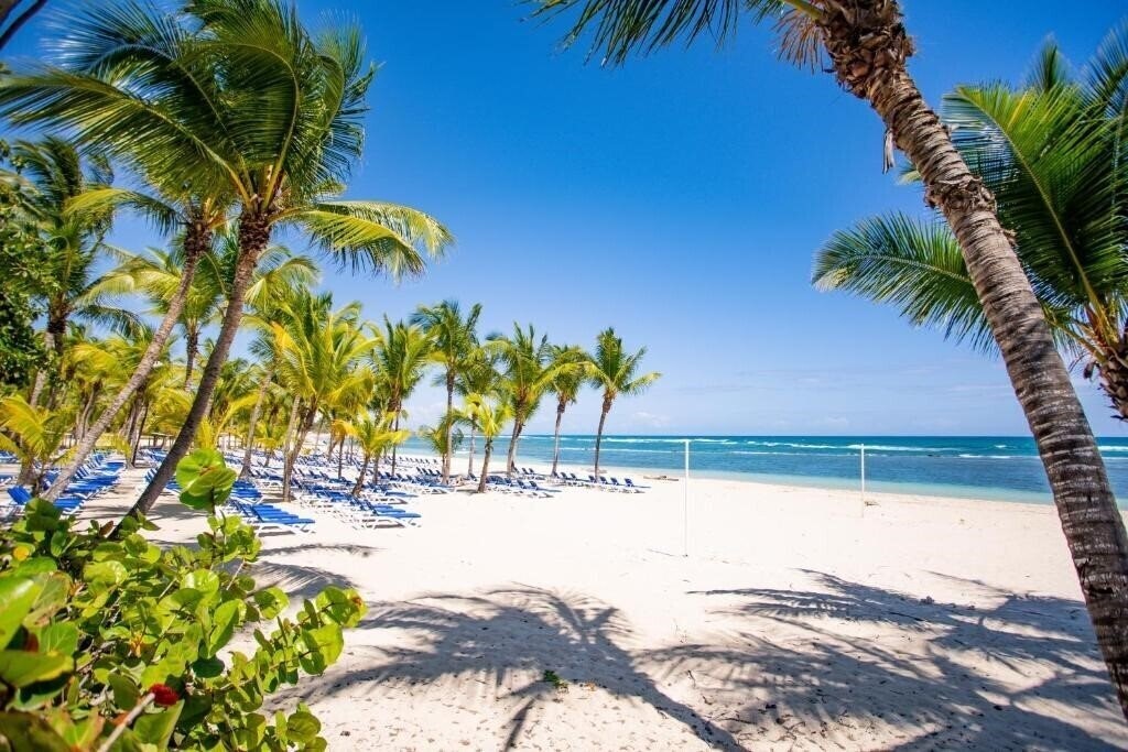 Территория Coral Costa Caribe Beach Resort 3*
