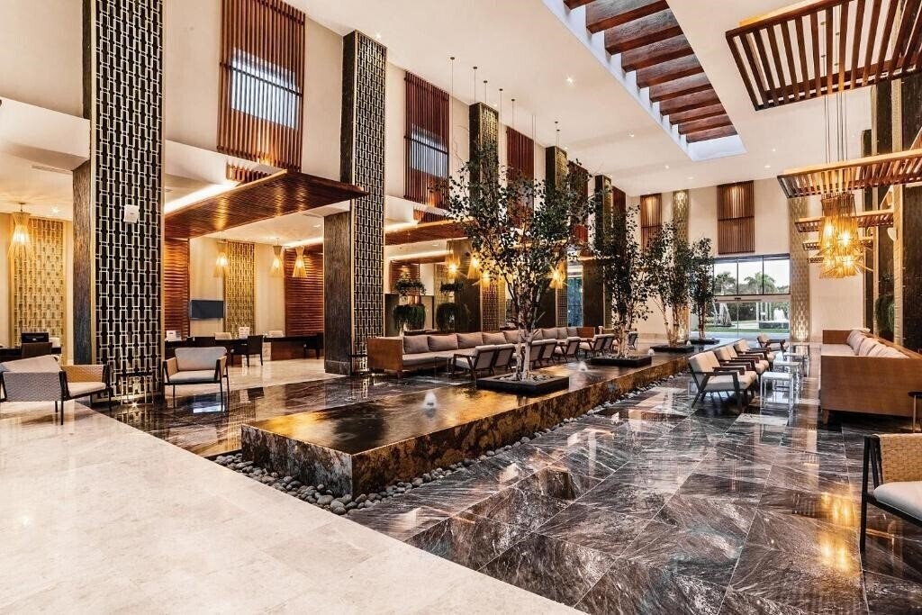 Апартаменты Secrets Royal Beach 5*