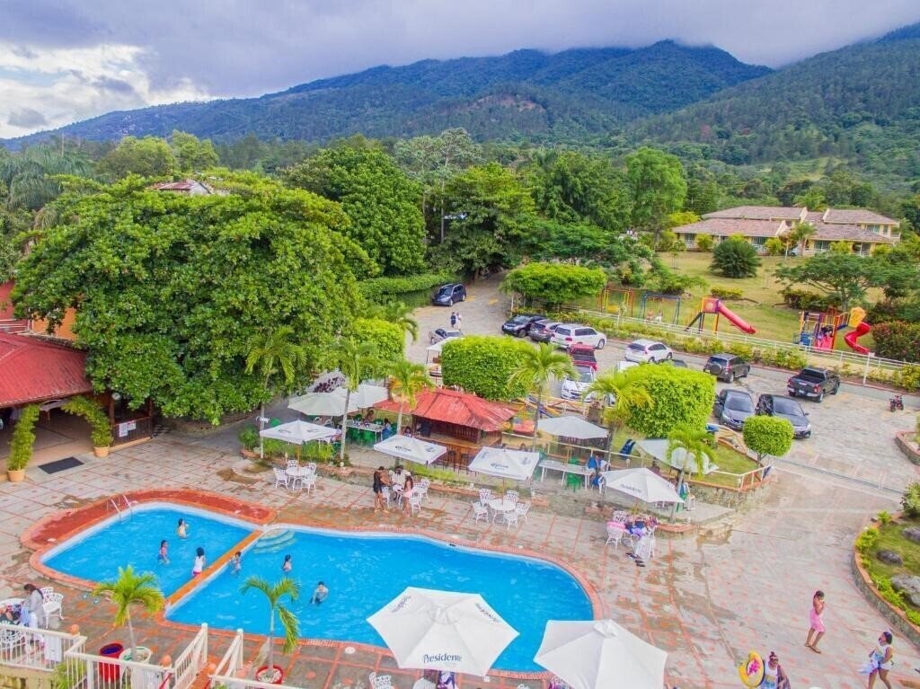 Готель Jarabacoa River Club 3*