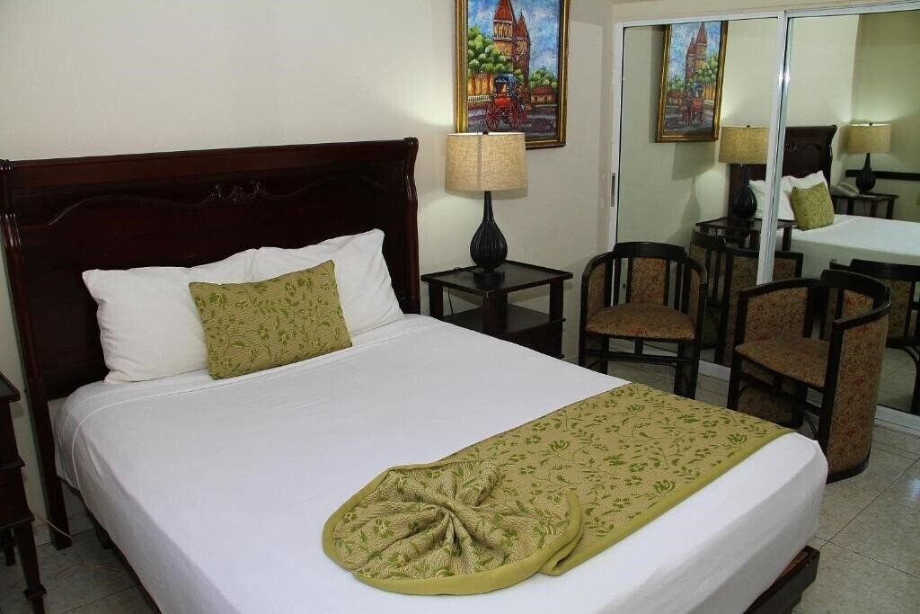 Панорама Platino Hotel & Casino 3*