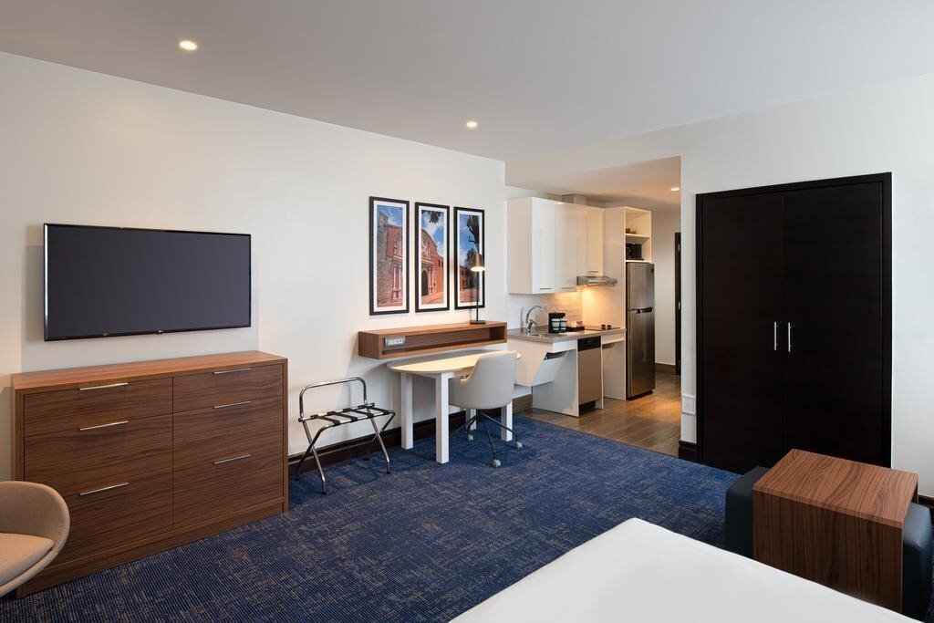 Территория Hampton by Hilton Santo Domingo Airport 3*