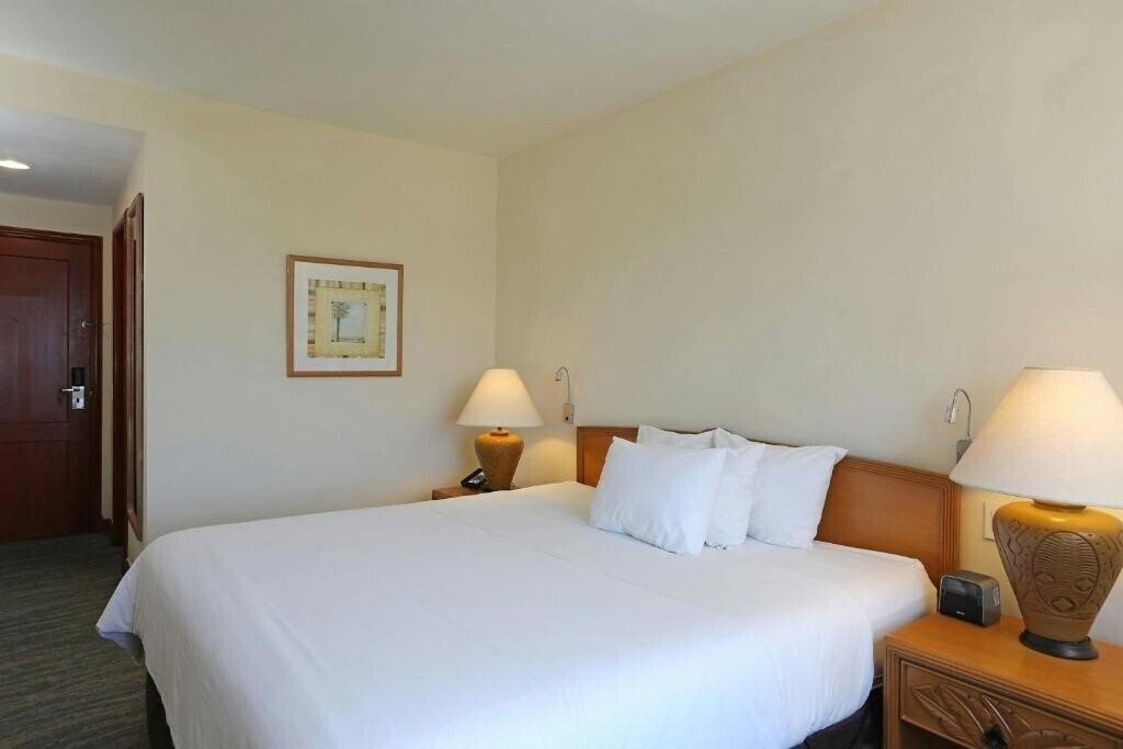 Территория Four Points by Sheraton Santo Domingo (ex. Quality Hotel Real Aeropuerto Santo Domingo) 4*