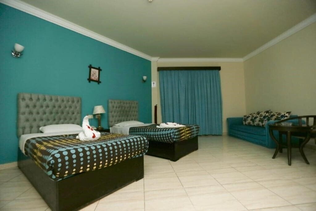 Вид La Sirena Hotel & Resort 4*