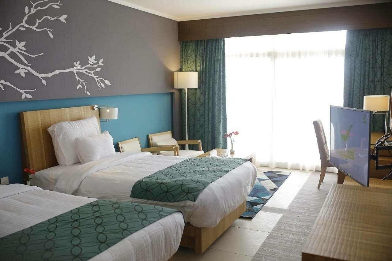 Вид Movenpick Resort & Golf Einbay 5*