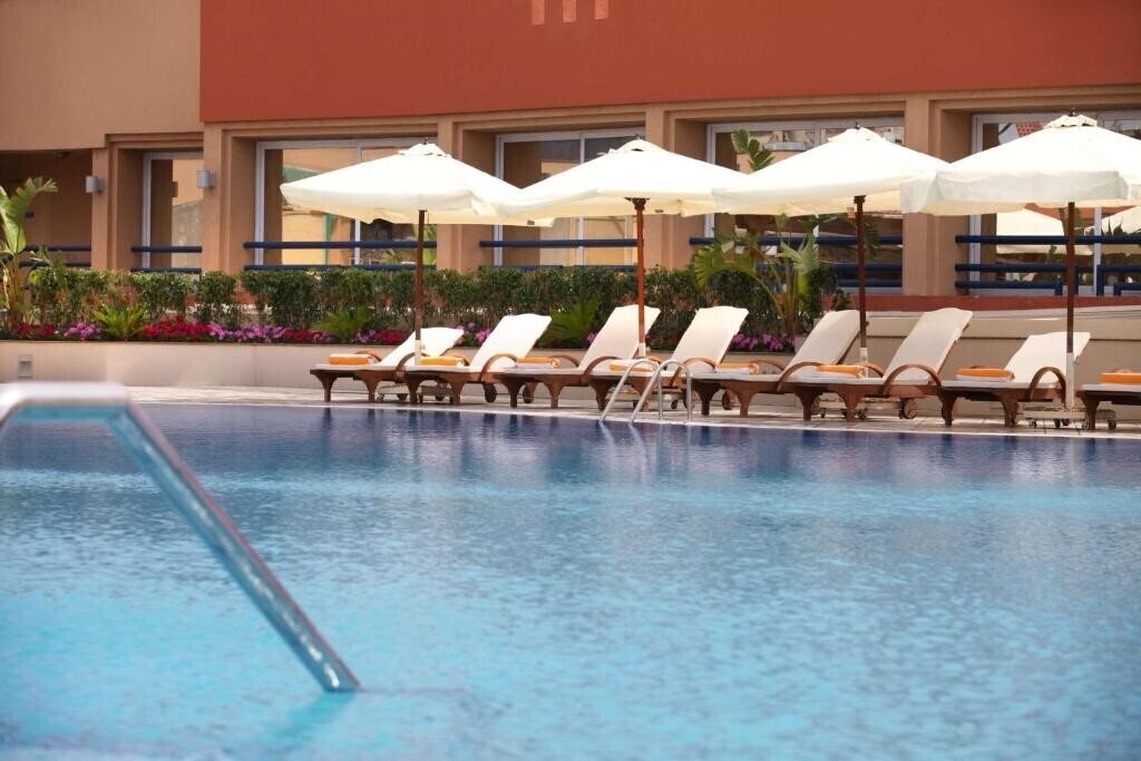 Територія Hilton Green Plaza 5*