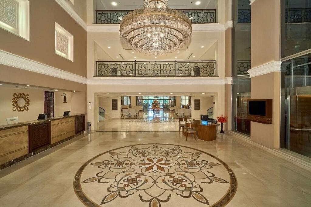 Территория Hilton Alexandria King'S Ranch 5*