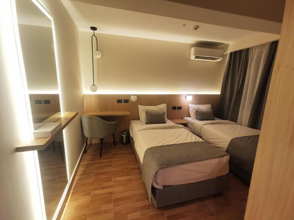 Апартаменти Green Plaza Inn Hotel 3*