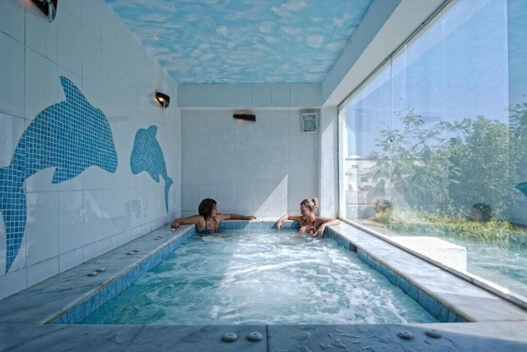 Вид Falcon Hills 3*