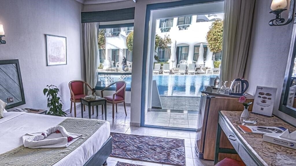 Панорама Falcon Hills 3*