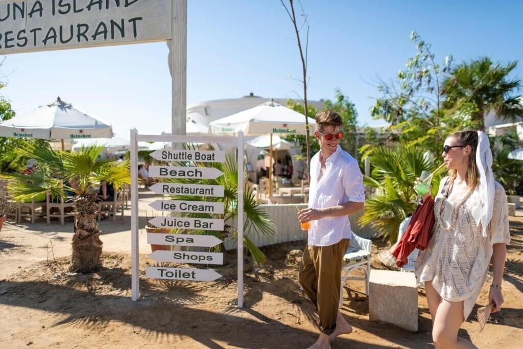 Апартаменты The Three Corners Ocean View Hotel 4*