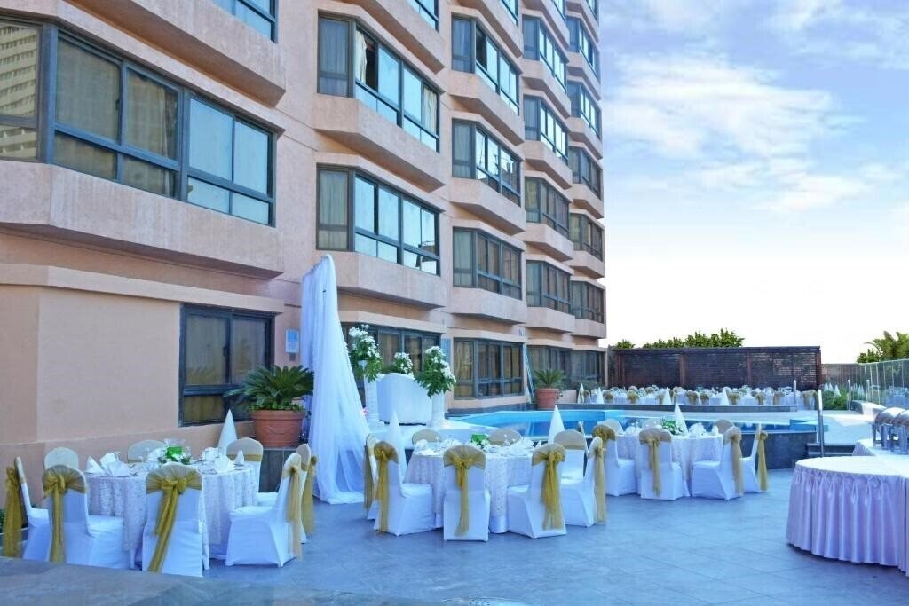 Вид Pyramisa Suites Hotel Cairo 5*