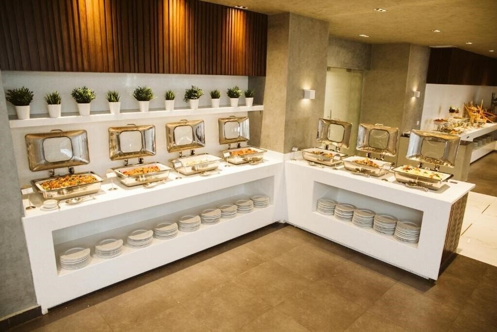 Територія Pyramisa Suites Hotel Cairo 5*