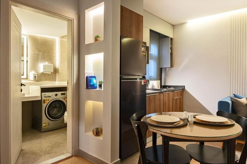 Фотографія Parkside Boutique Furnished Apartments 4*