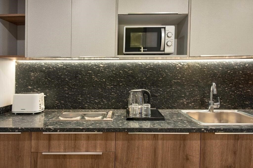 Апартаменти Parkside Boutique Furnished Apartments 4*