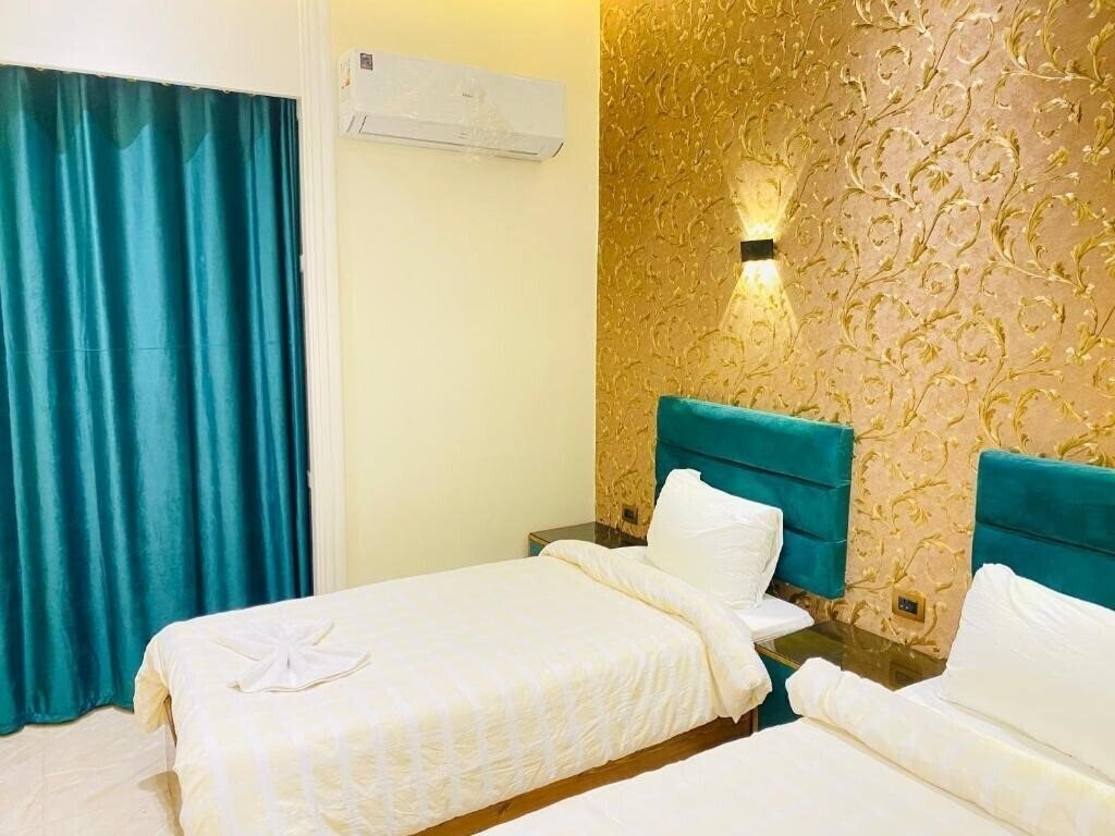 Территория Hotel Richmond Down Town 1*