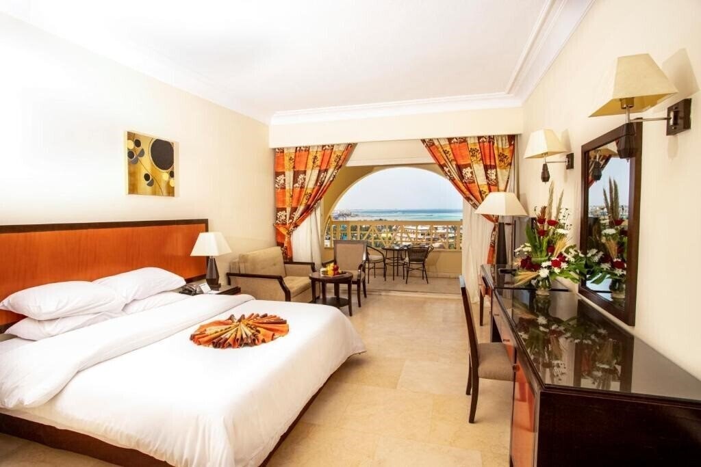 Фото AMC Royal Hotel & SPA 5*