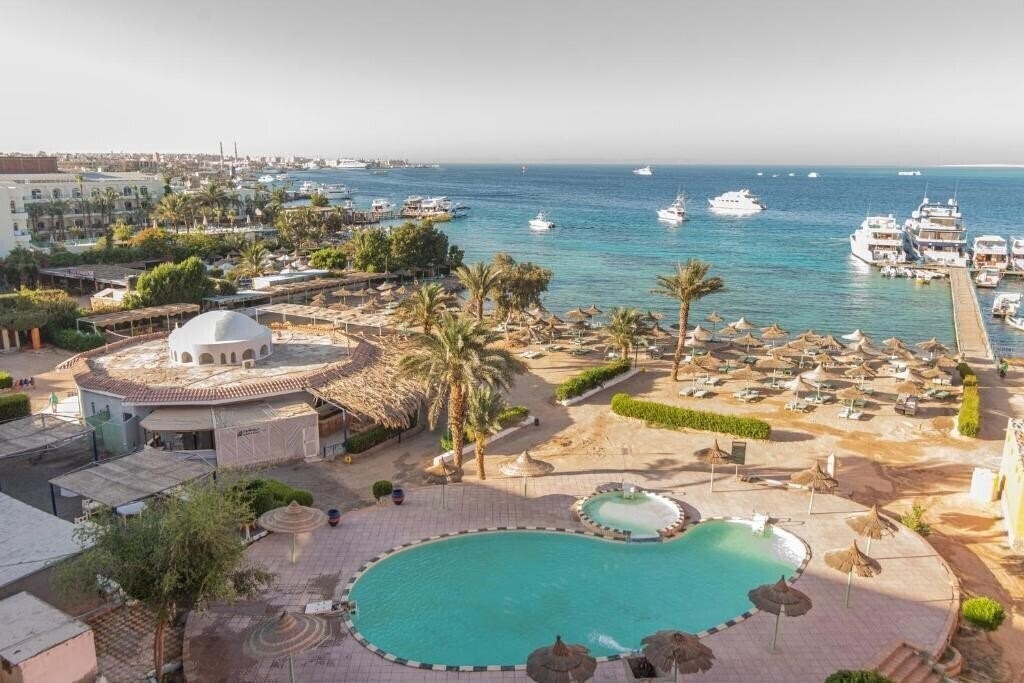 Отель Dexon Roma Hotel & Aqua Park 3*