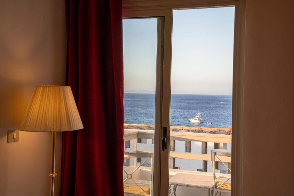 Территория Dexon Roma Hotel & Aqua Park 3*