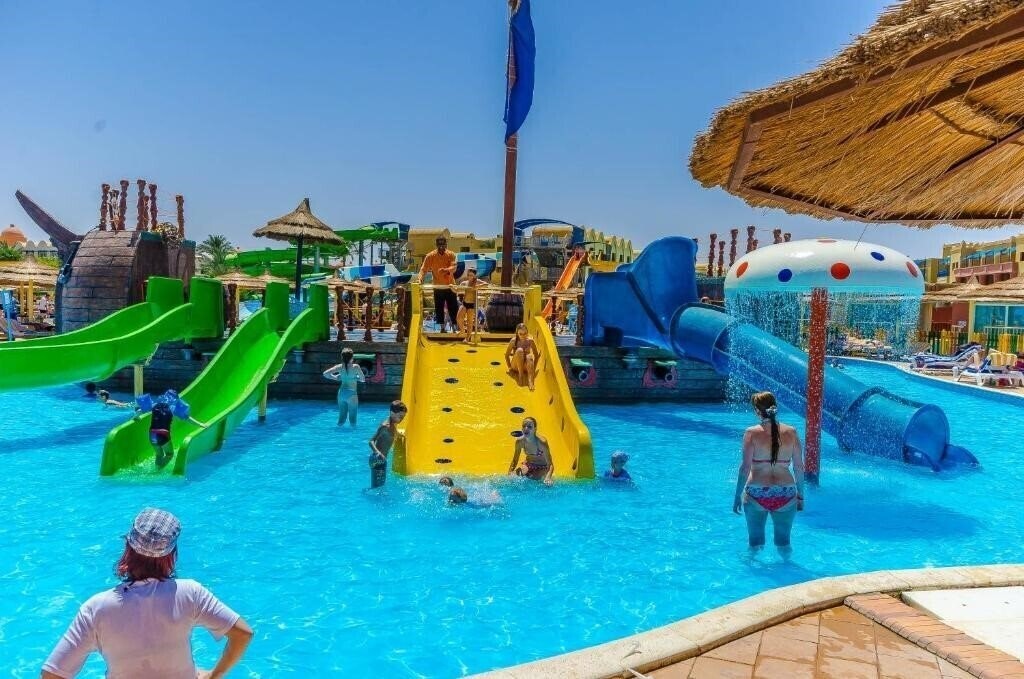 Панорама Titanic Beach SPA & Aquapark 5*