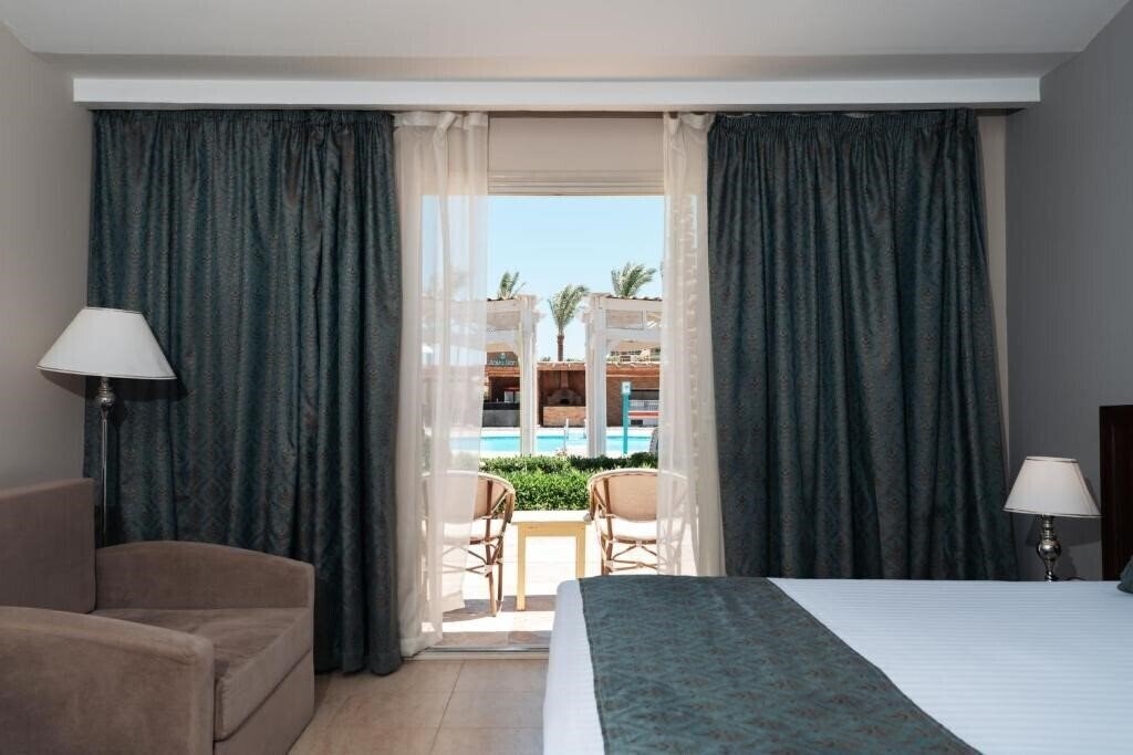 Территория Sunrise Serano Aqua Park Resort 4*