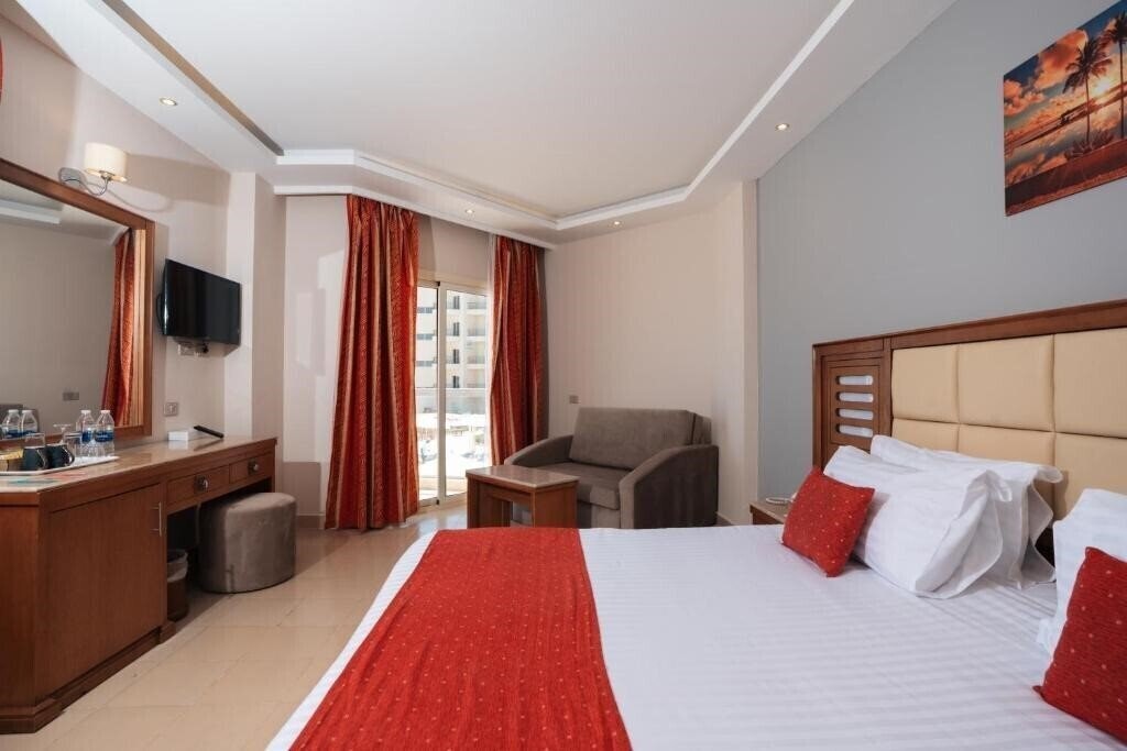 Апартаменты Sunrise Serano Aqua Park Resort 4*