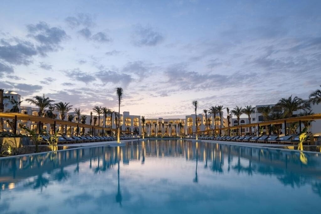 Отель Serry Beach Resort 5*