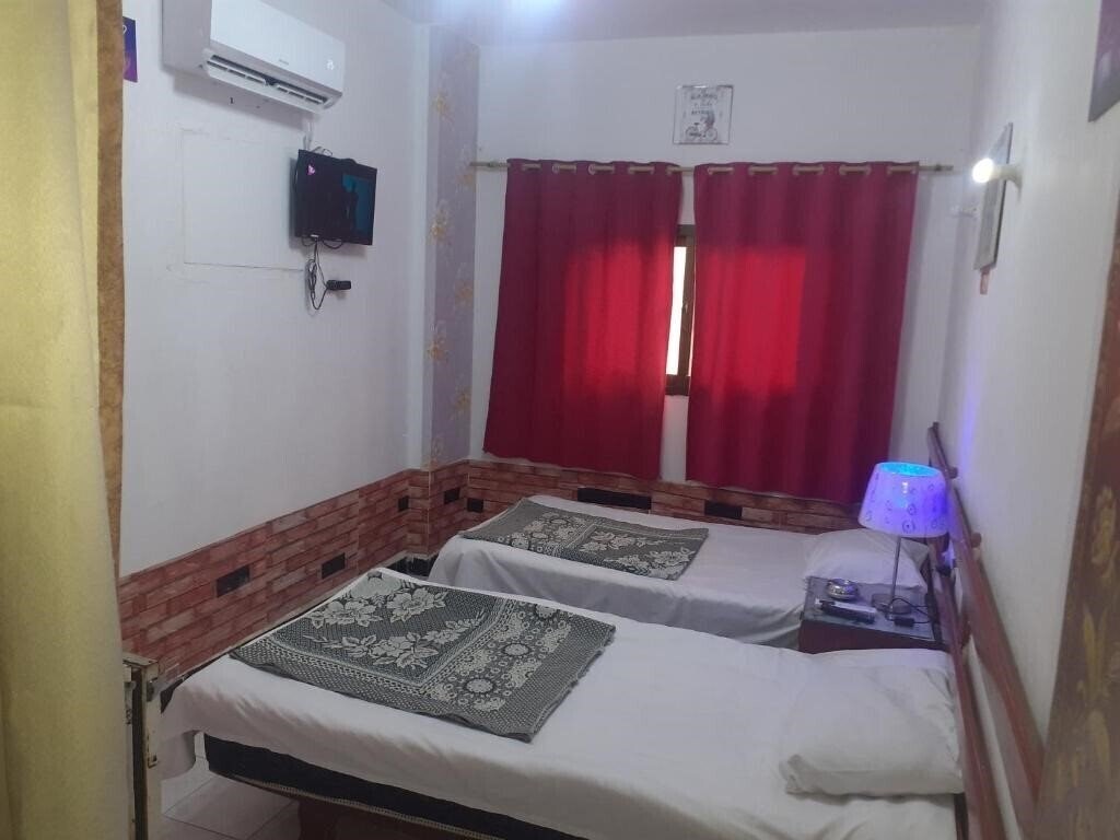 Апартаменти 4 Seasons Hotel 3*