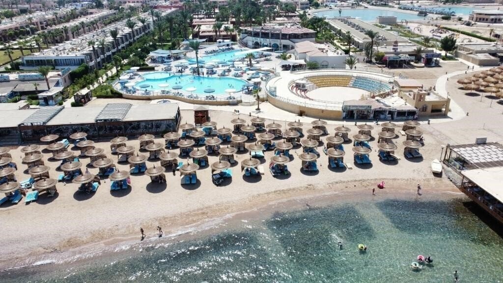 Территория Aladdin Beach Resort 4*