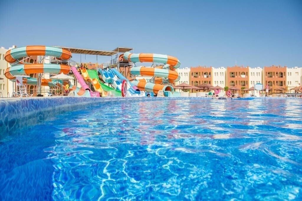 Территория Sunrise Royal Makadi Resort 5*