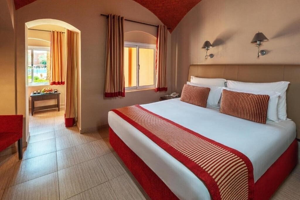 Вид Jaz Makadi Oasis Resort & Club 5*