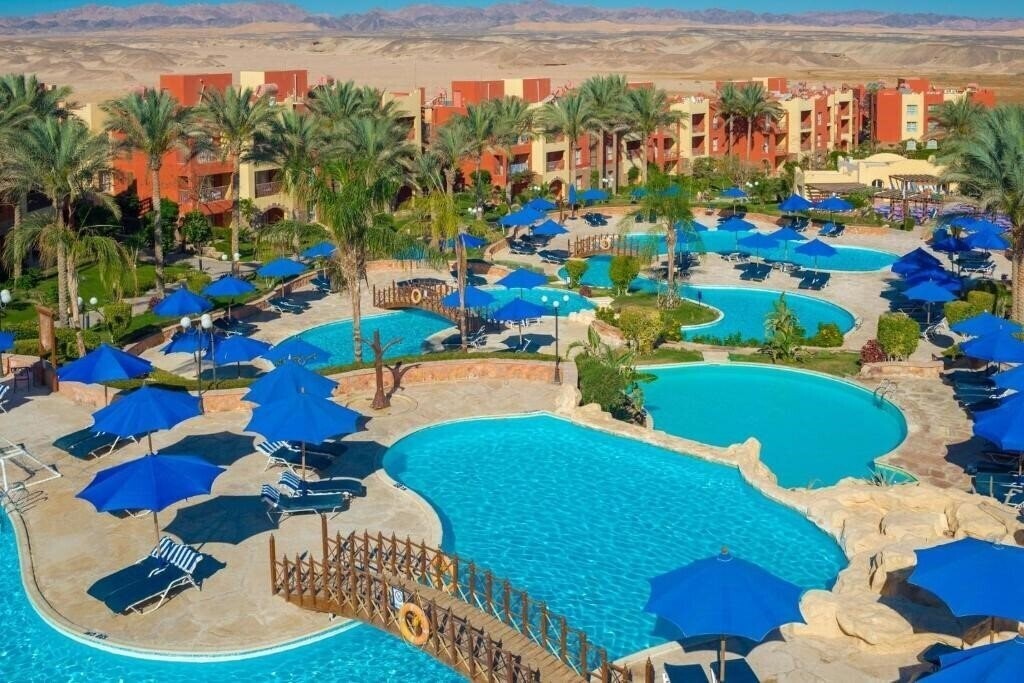 Отель Cardina Resort 4*