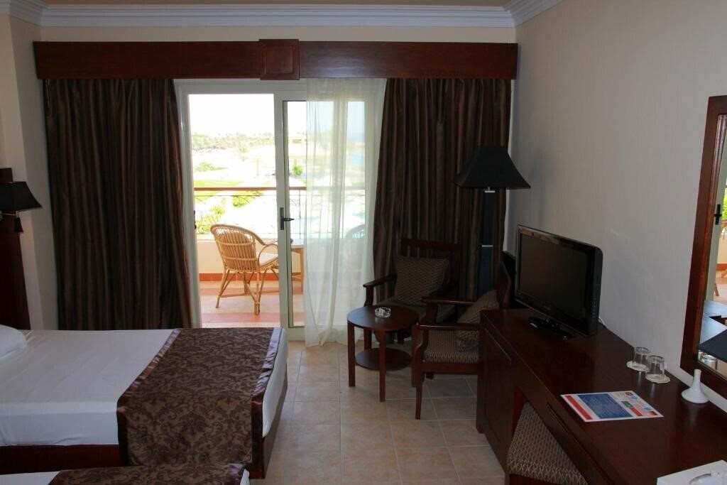 Территория Royal Brayka Beach Resort 5*
