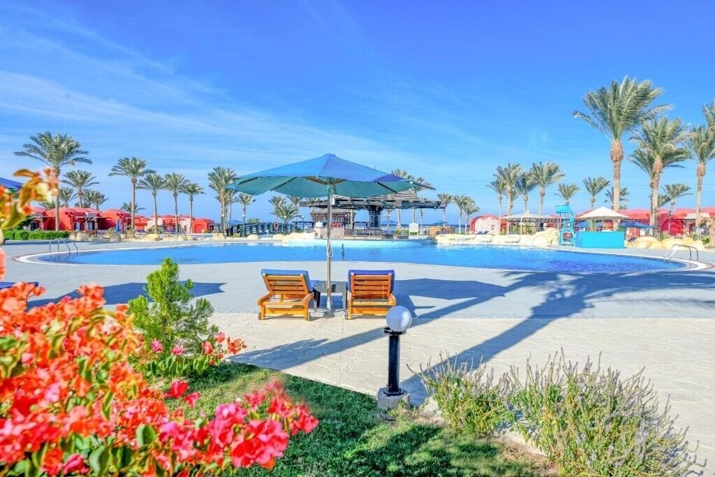 Территория Swisstouches Oriental Resort 4*