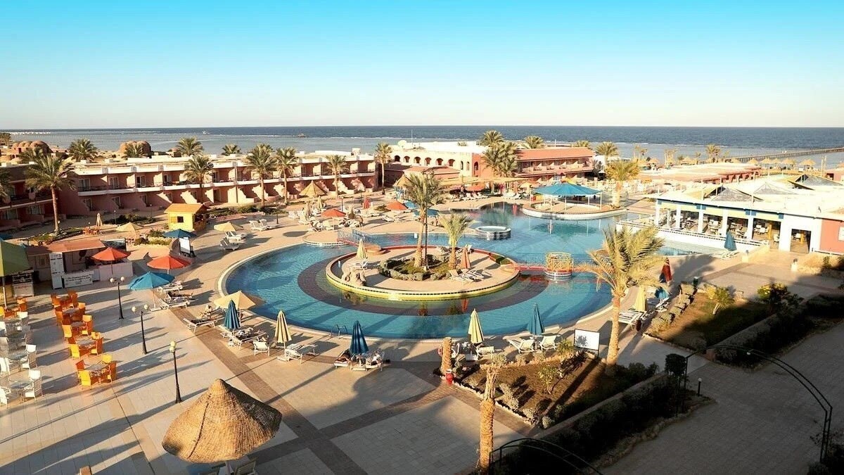 Отель MG Alexander the Great Hotel 4*