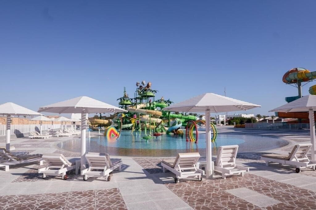 Территория Sirena Beach Resort & SPA 5*