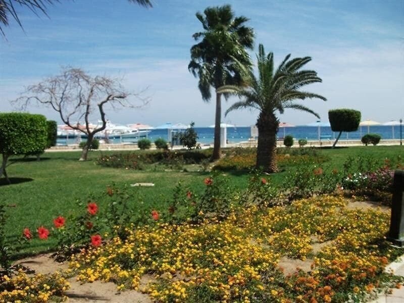 Территория Holiday Inn Resort Safaga Palace 4*