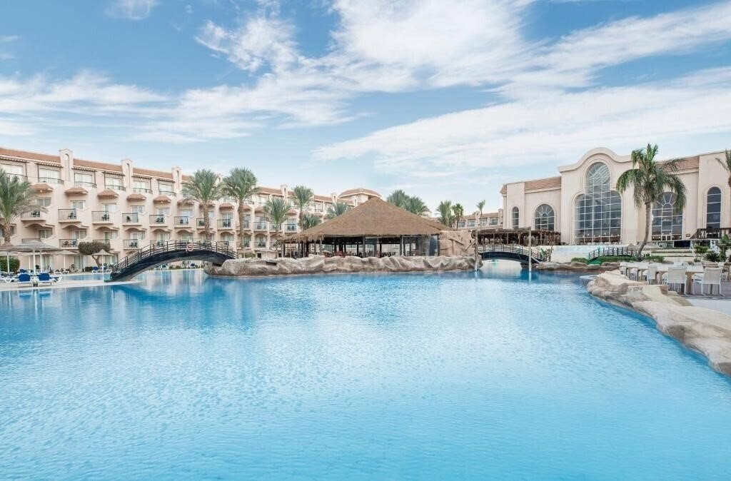 Картинка Pyramisa Beach Resort Sahl Hasheesh 5*