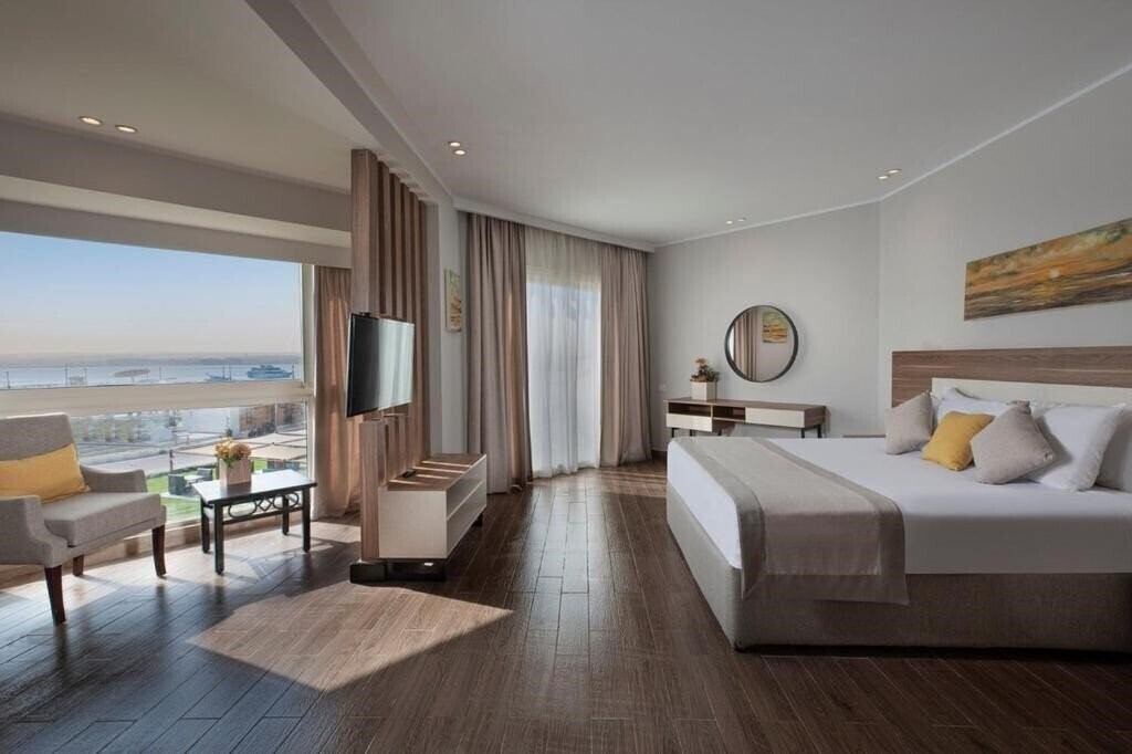 Вид Pyramisa Beach Resort Sahl Hasheesh 5*