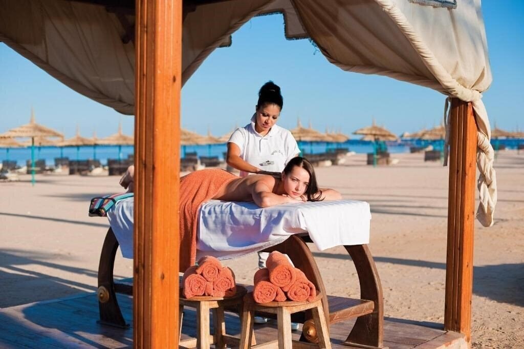 Вид Amwaj Oyoun Resort 4*