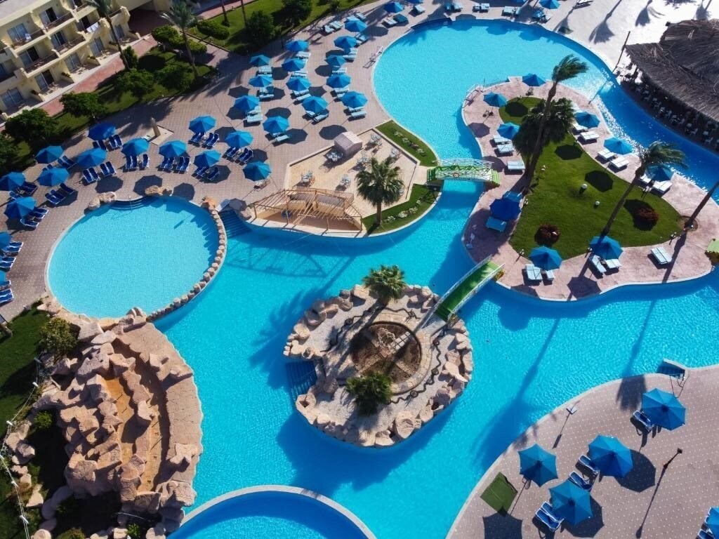 Готель Amwaj Oyoun Resort 4*