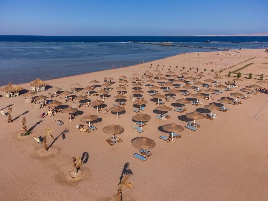 Панорама Amwaj Oyoun Resort (ex. Millennium Oyoun Hotel & Resort) 4*