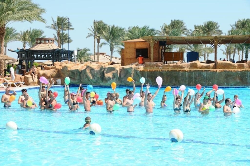 Панорама Edge by Rotana Sea Beach 4*