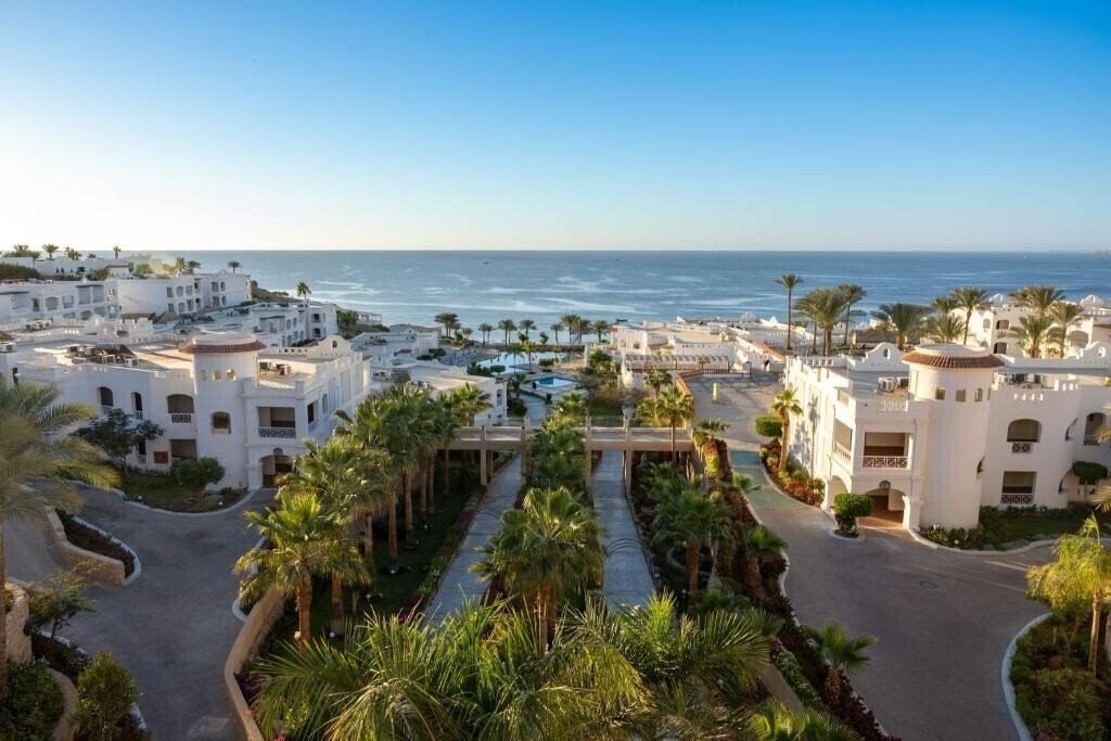 Отель Continental Plaza Beach Resort 4*