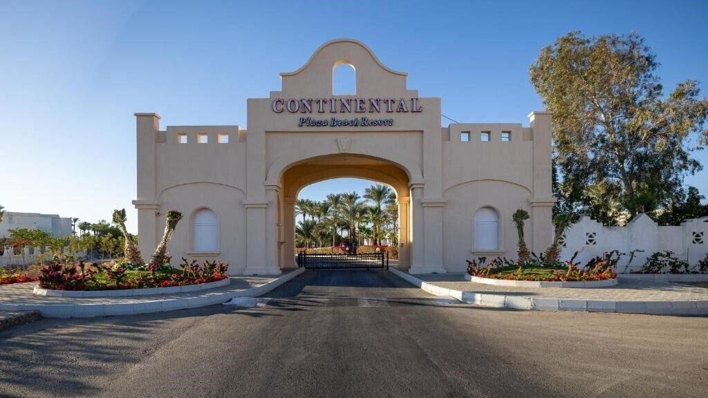 Территория Continental Plaza Beach Resort 4*