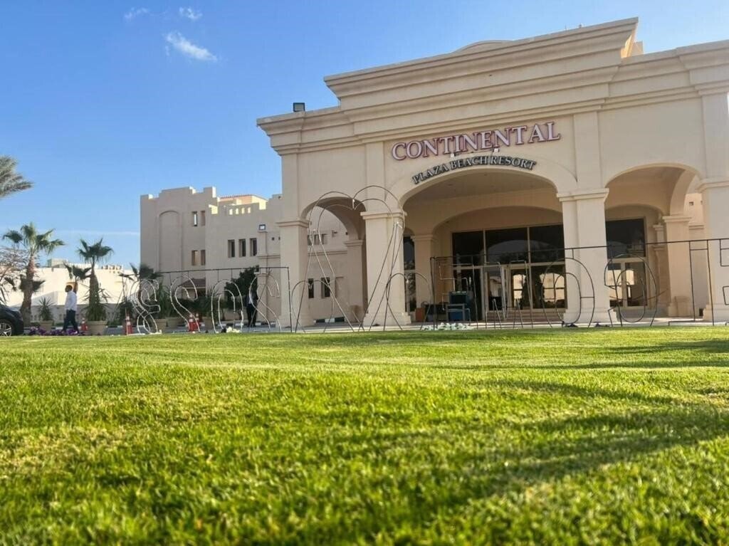 Апартаменты Continental Plaza Beach Resort 4*