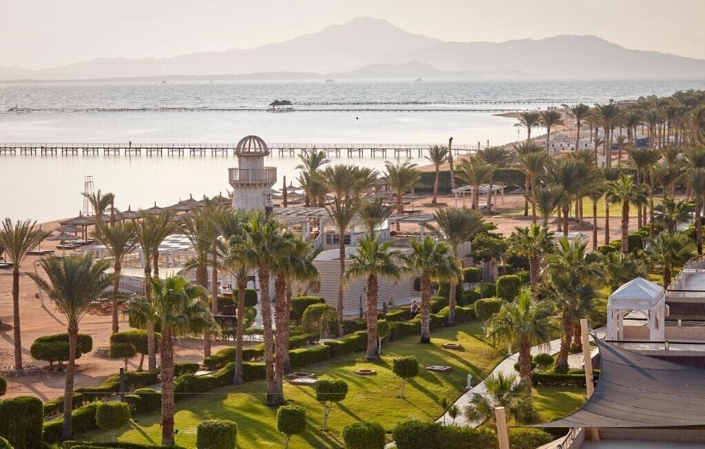 Территория Coral Sea Holiday Resort & Aqua Park 5*