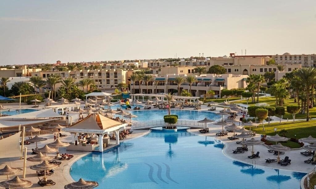 Панорама Coral Sea Holiday Resort & Aqua Park 5*